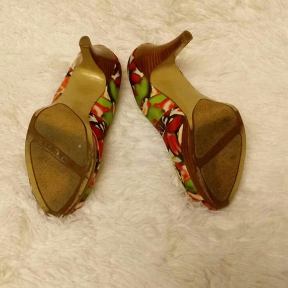 Nine West Peep Toe Heels - Picture 4 of 5